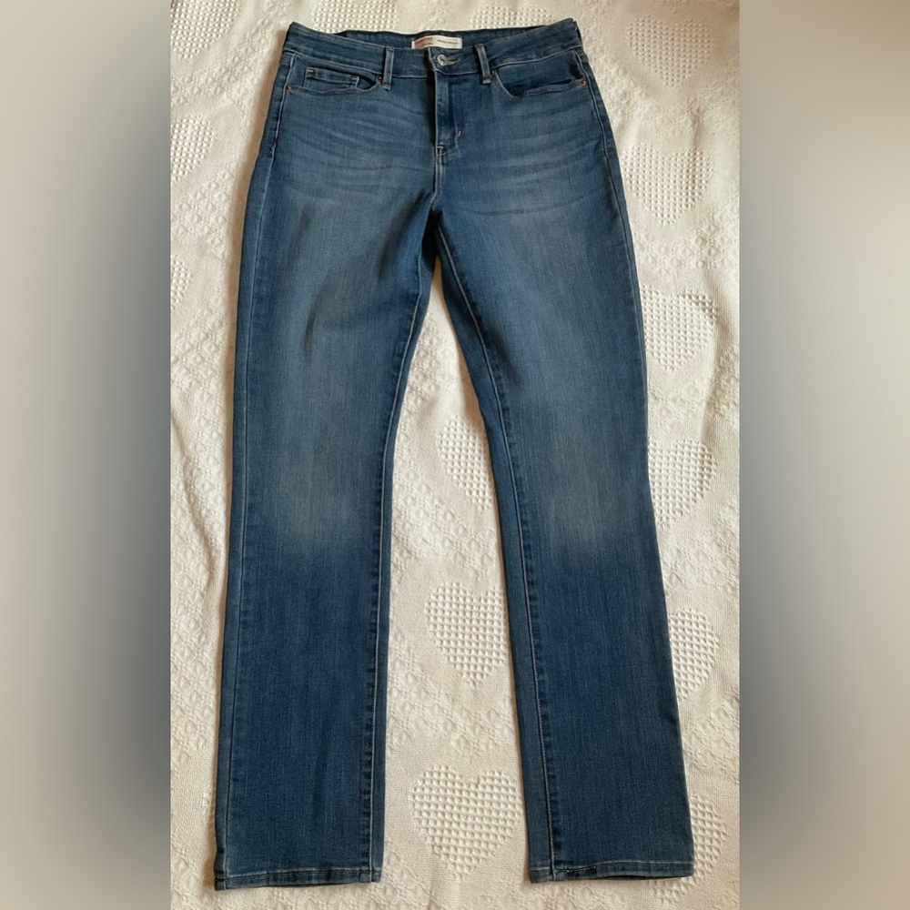 Levi’s Signature Mid Rise Straight Leg Jeans